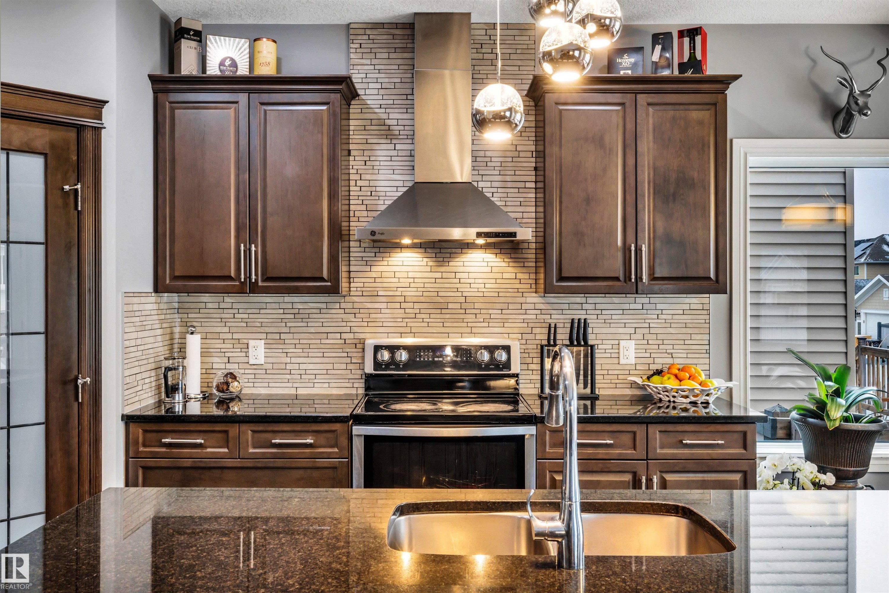 7728 18 Avenue, Edmonton, AB - Indoor Photo Showing Kitchen With Double Sink With Upgraded Kitchen