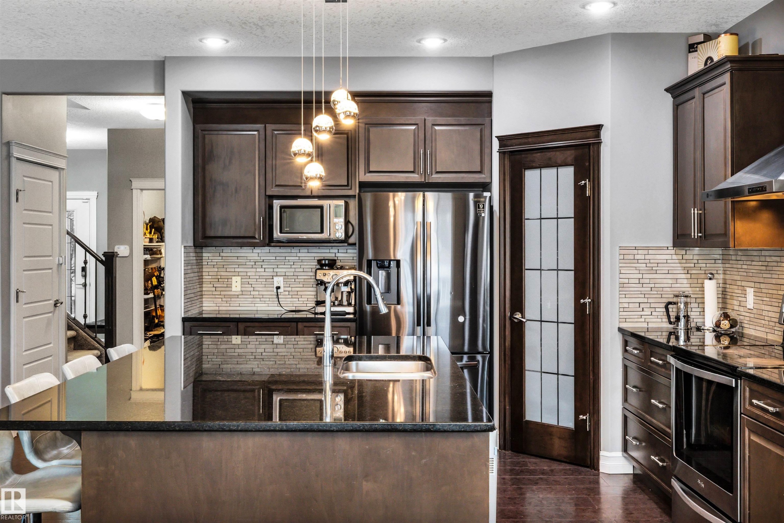 7728 18 Avenue, Edmonton, AB - Indoor Photo Showing Kitchen With Upgraded Kitchen