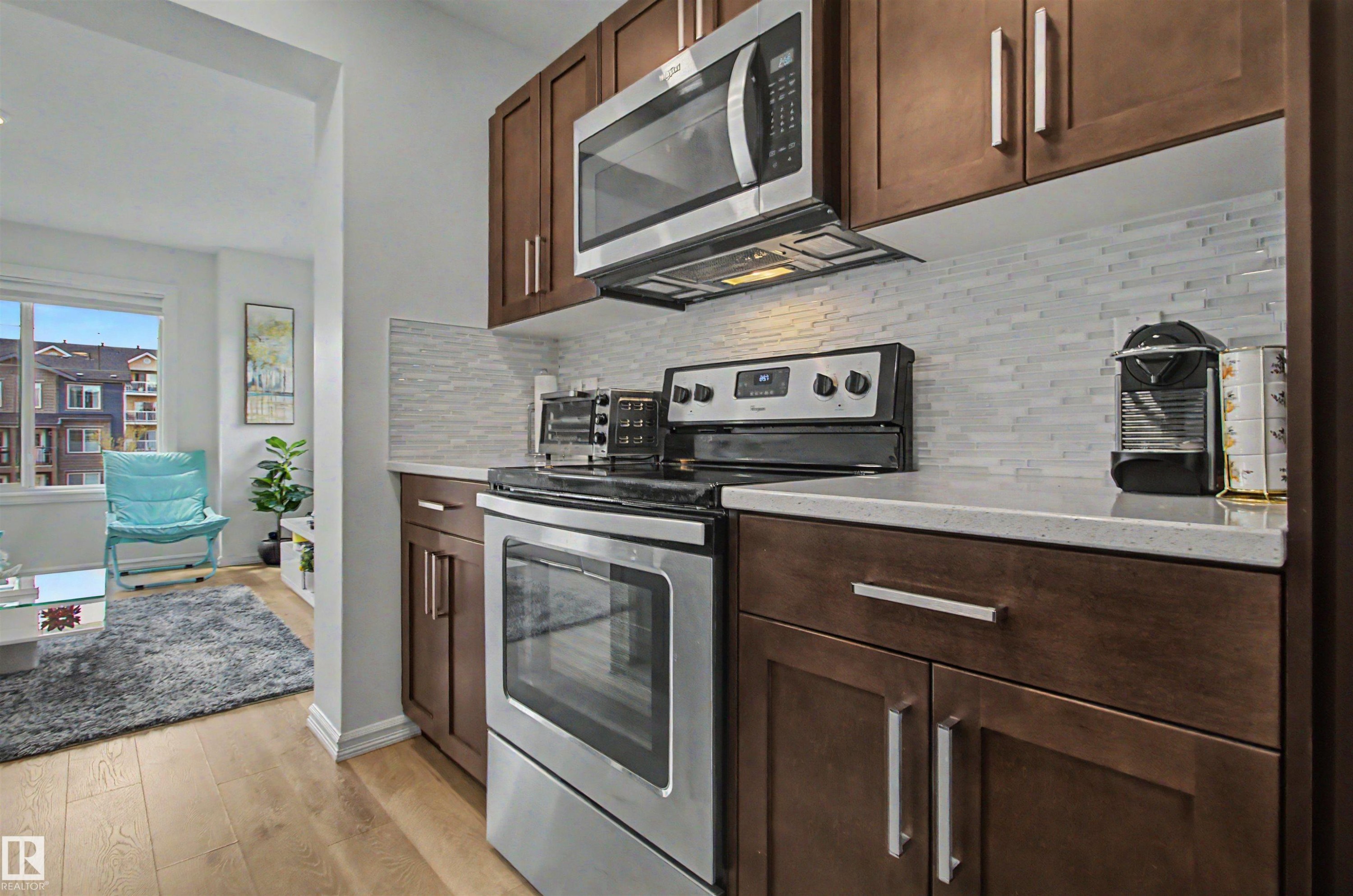#30 3025 151 Av Nw, Edmonton, AB - Indoor Photo Showing Kitchen