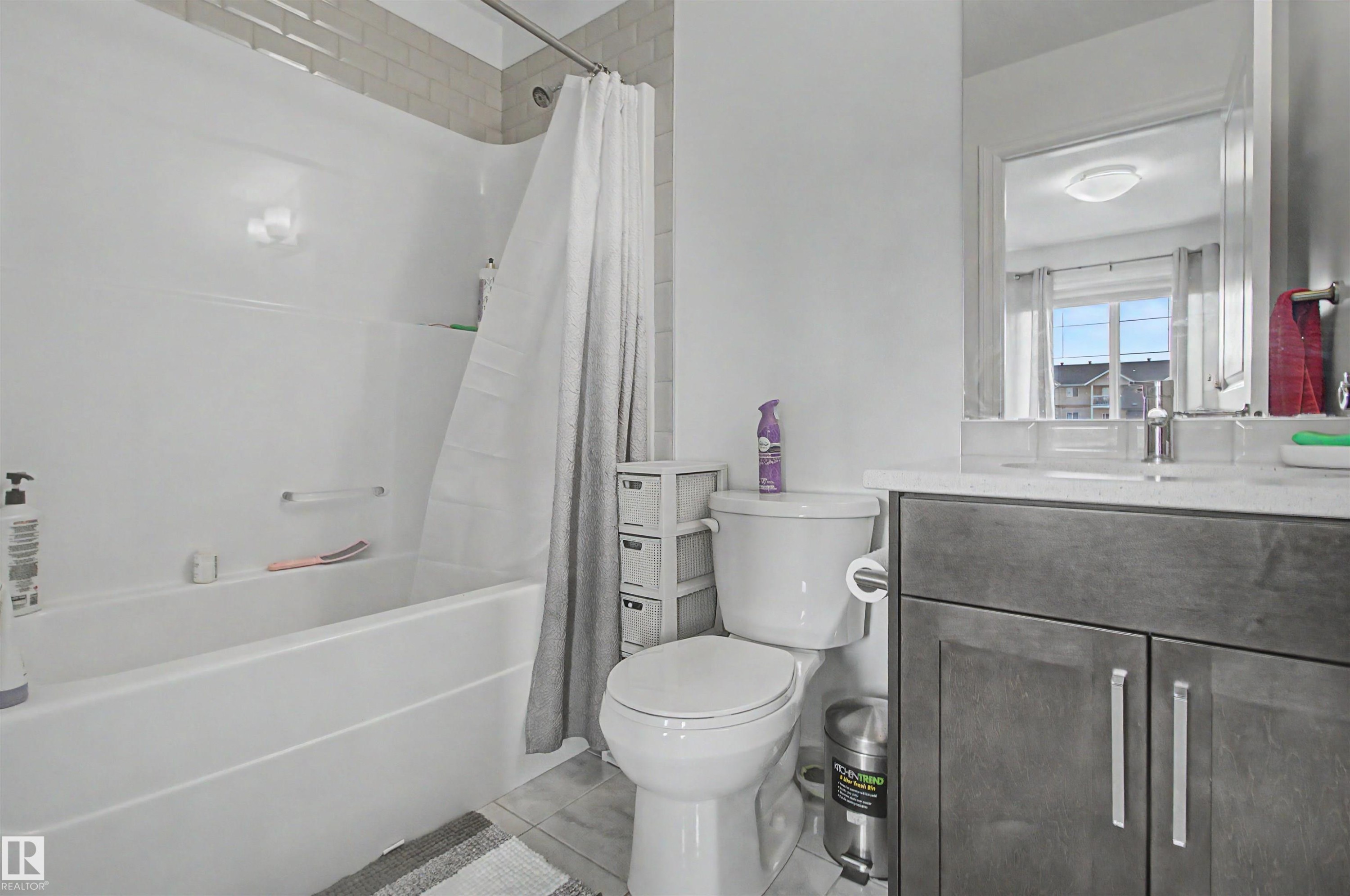 #30 3025 151 Av Nw, Edmonton, AB - Indoor Photo Showing Bathroom