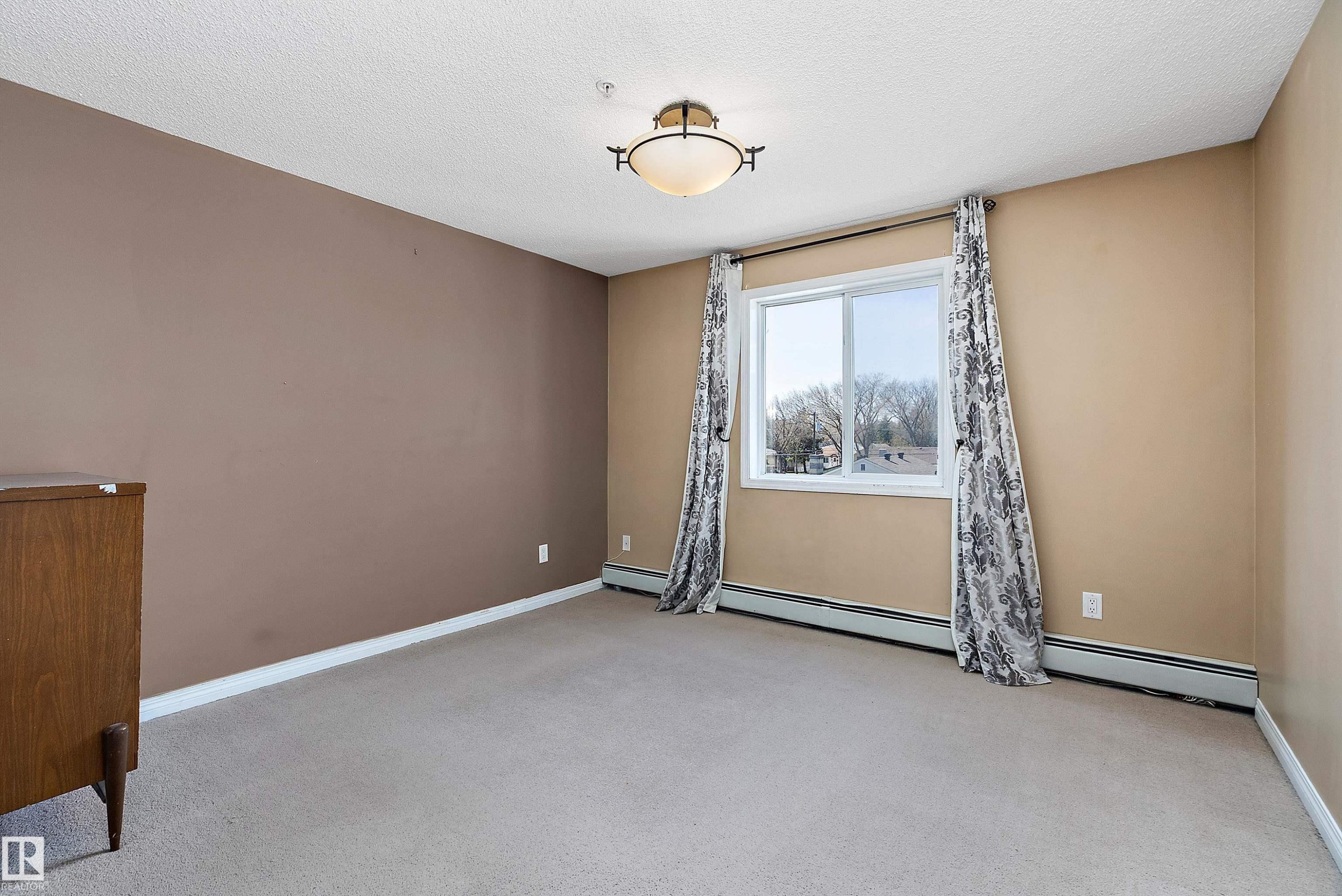 325 11325 83 Street, Edmonton, AB - Indoor Photo Showing Other Room