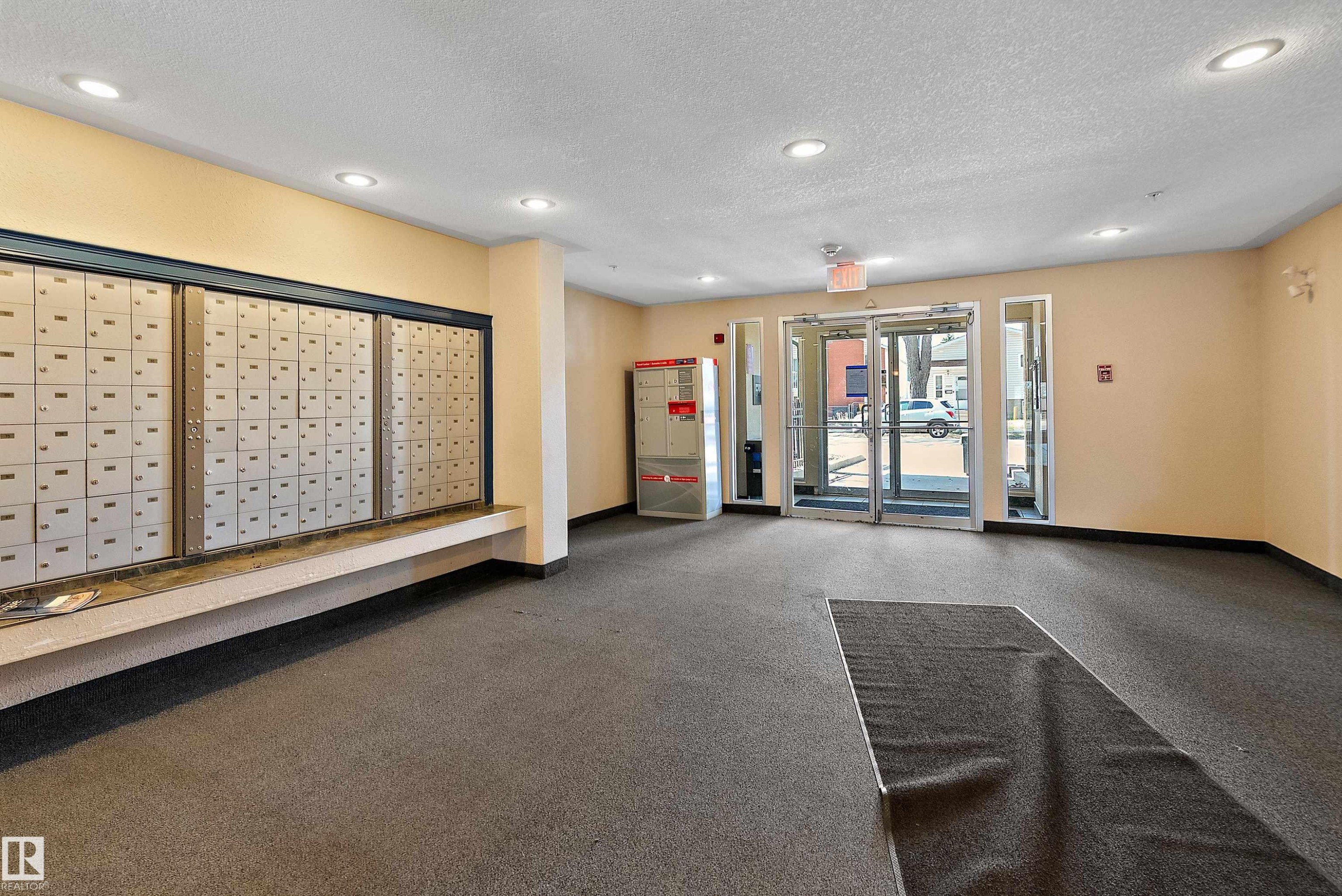 325 11325 83 Street, Edmonton, AB - Indoor Photo Showing Other Room