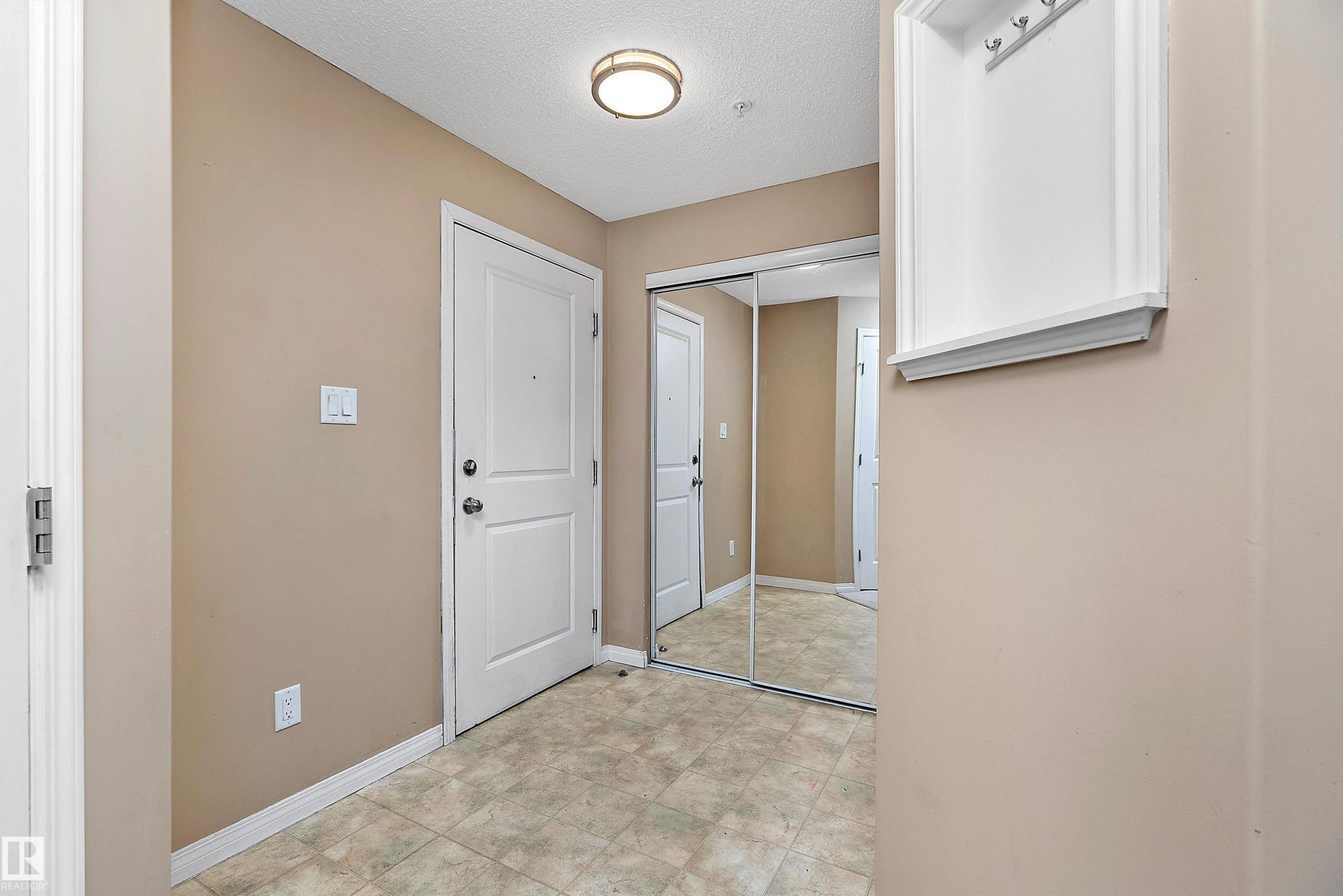 325 11325 83 Street, Edmonton, AB - Indoor Photo Showing Other Room