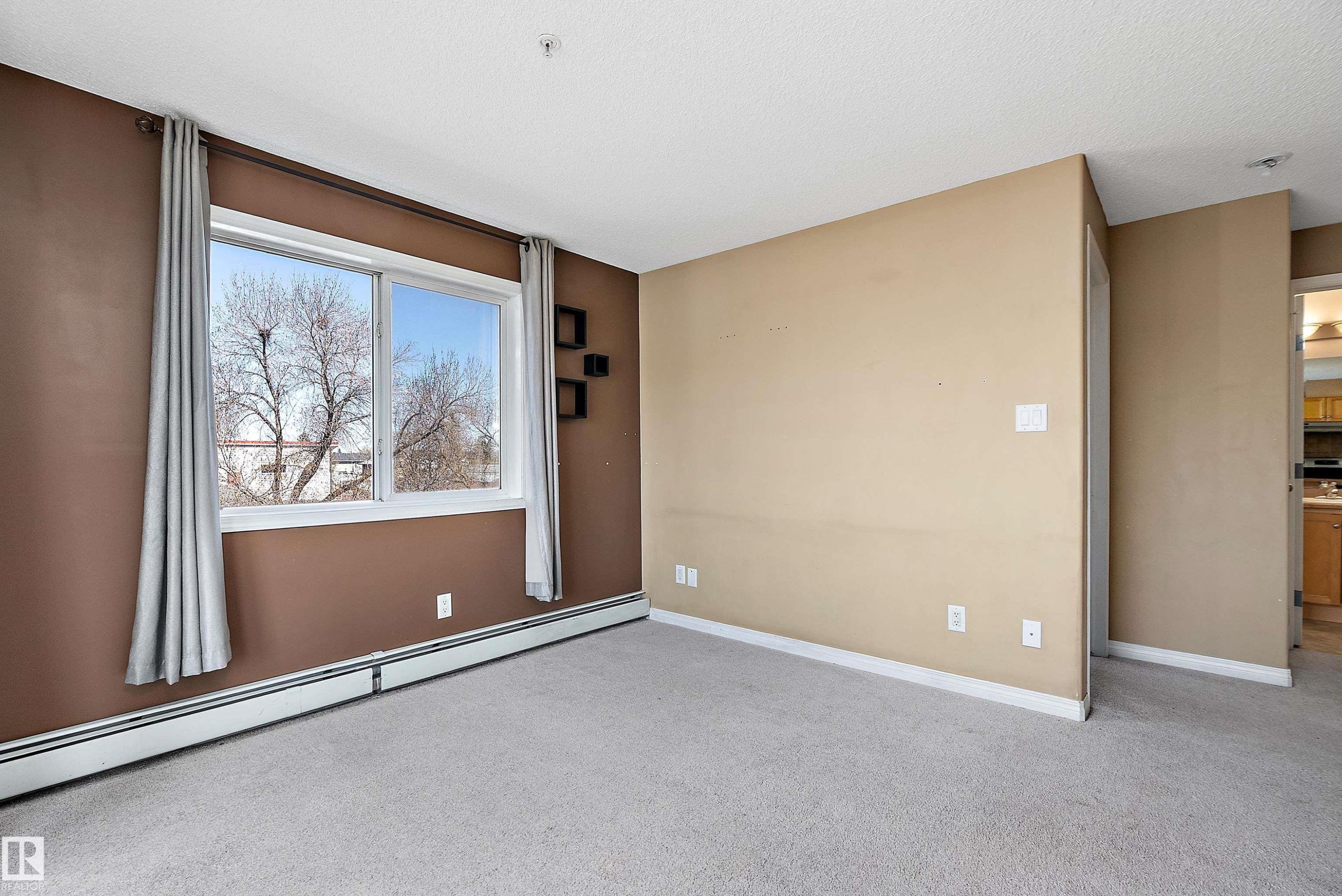 325 11325 83 Street, Edmonton, AB - Indoor Photo Showing Other Room