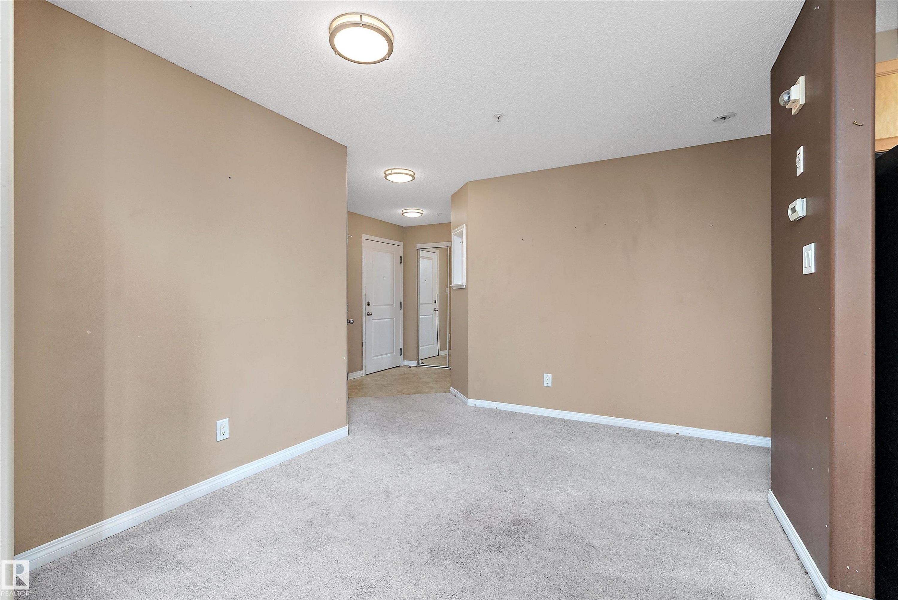 325 11325 83 Street, Edmonton, AB - Indoor Photo Showing Other Room