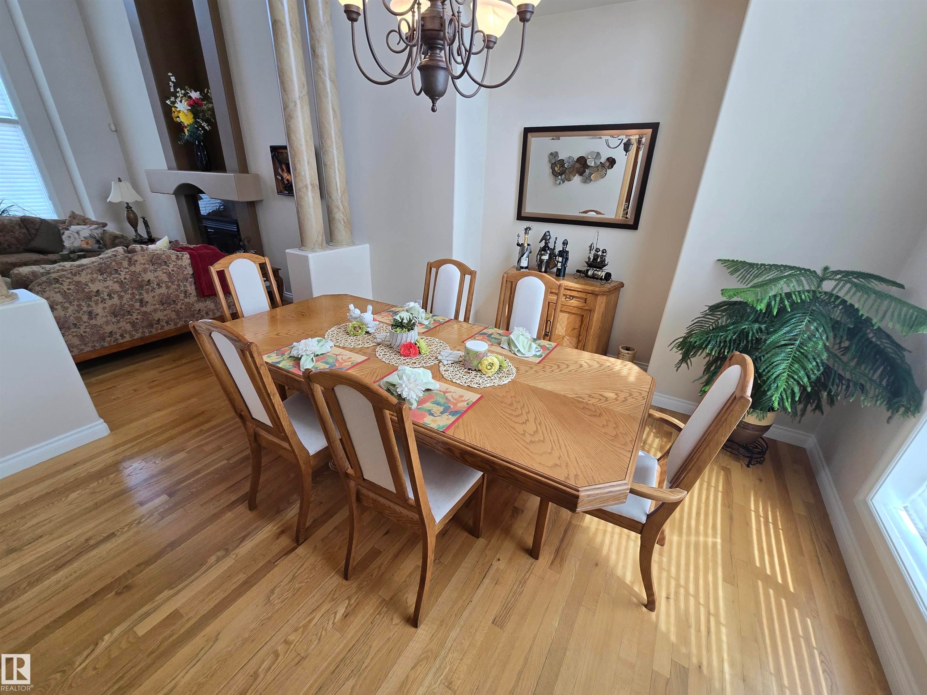 7429 162 Avenue Nw, Edmonton, AB - Indoor Photo Showing Dining Room