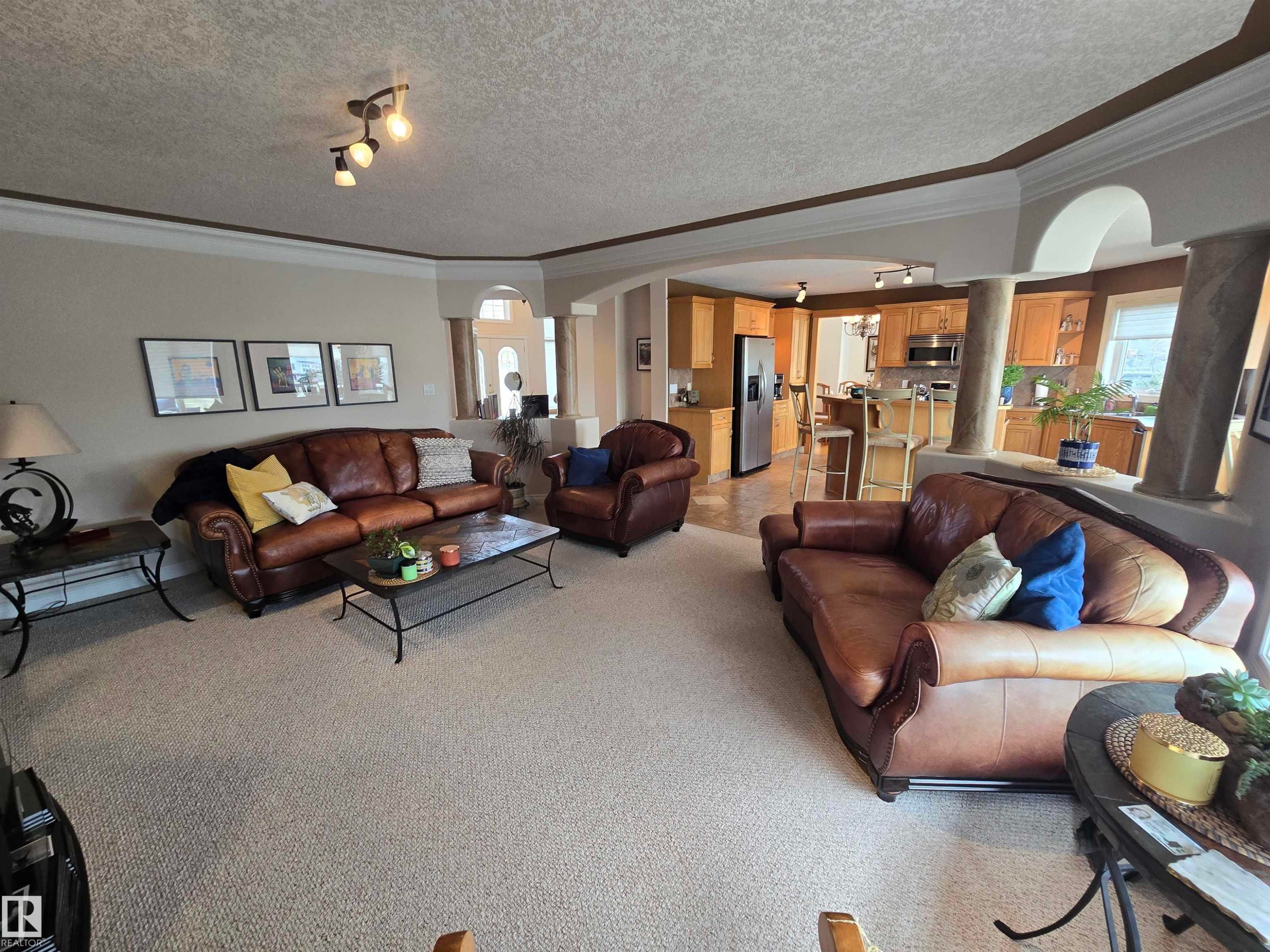 7429 162 Avenue Nw, Edmonton, AB - Indoor Photo Showing Living Room