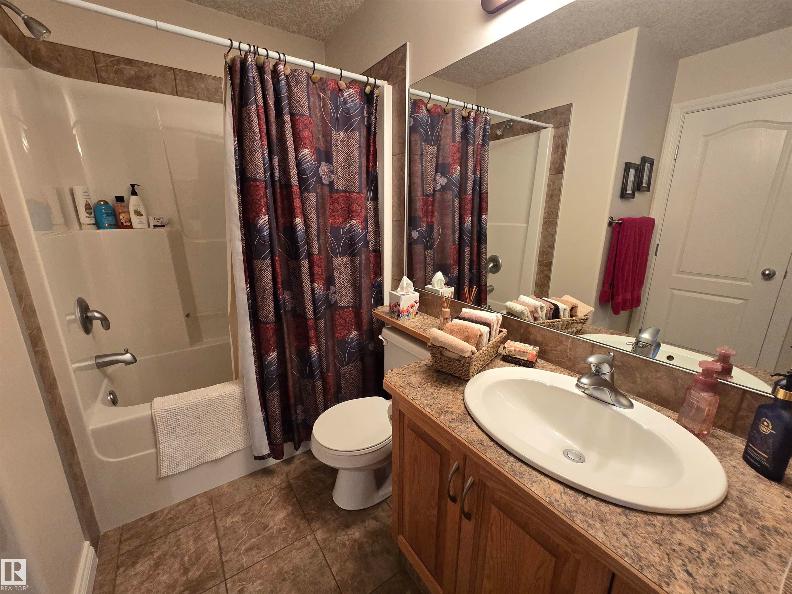 7429 162 Avenue Nw, Edmonton, AB - Indoor Photo Showing Bathroom