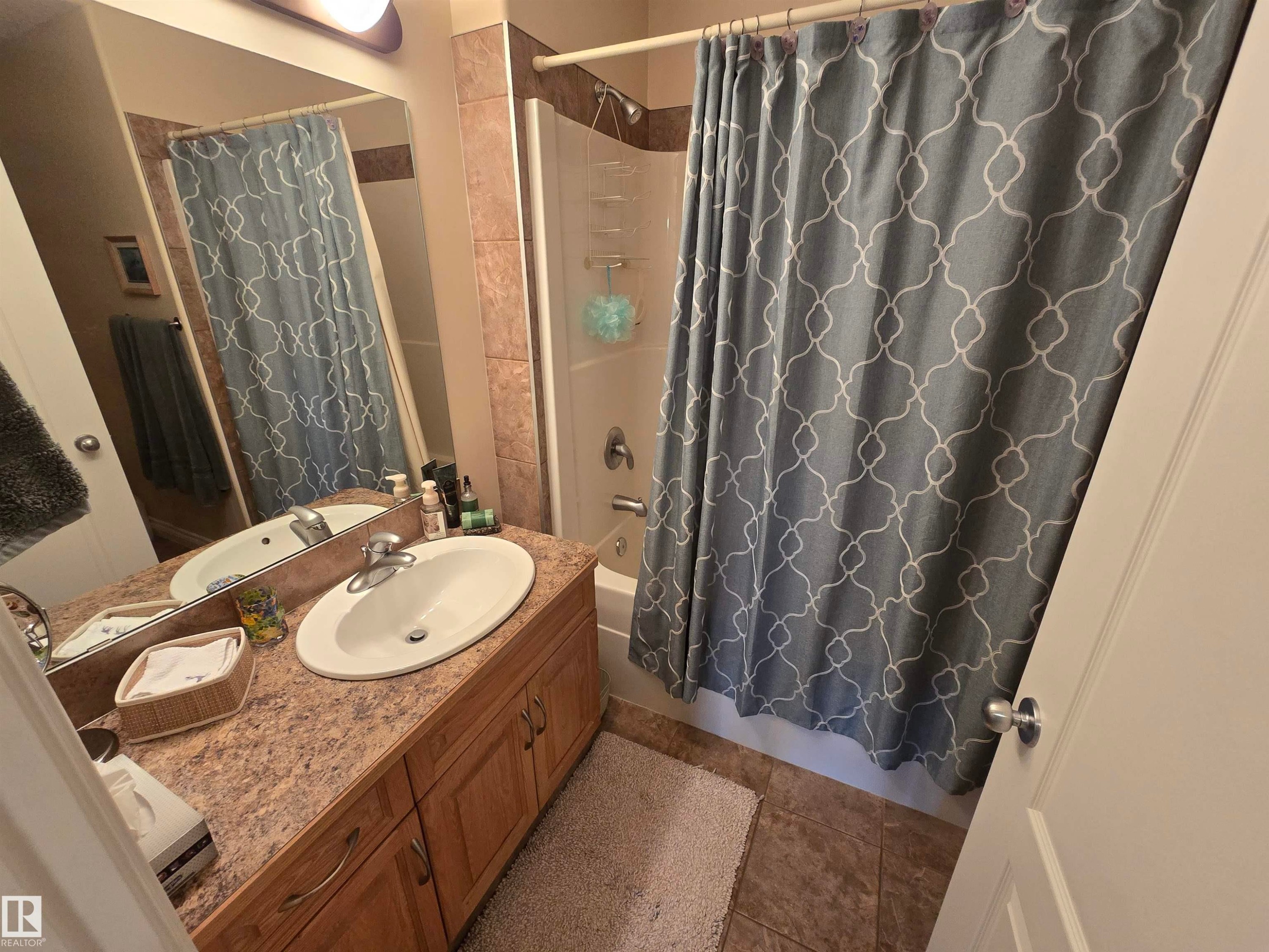 7429 162 Avenue Nw, Edmonton, AB - Indoor Photo Showing Bathroom