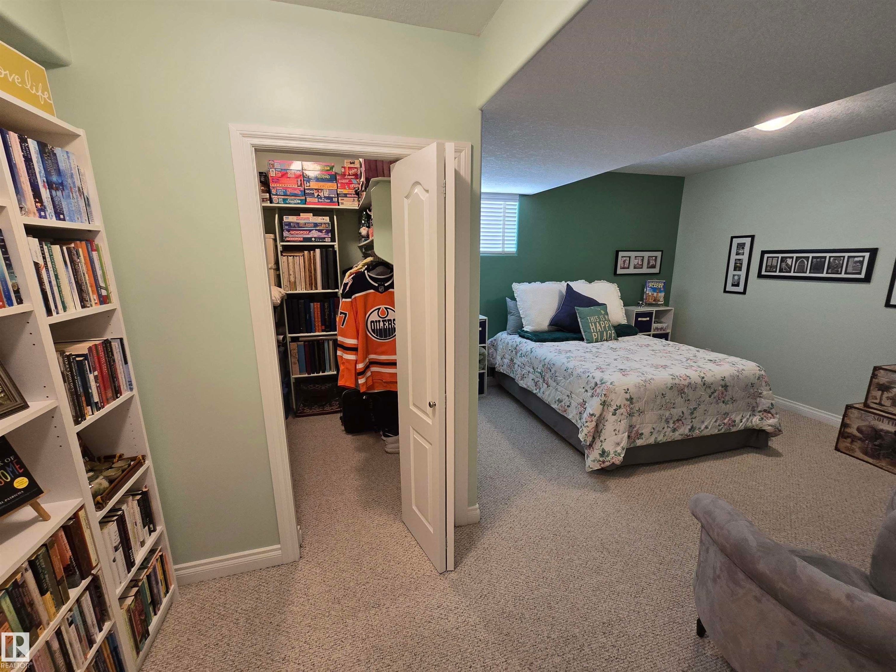 7429 162 Avenue Nw, Edmonton, AB - Indoor Photo Showing Bedroom