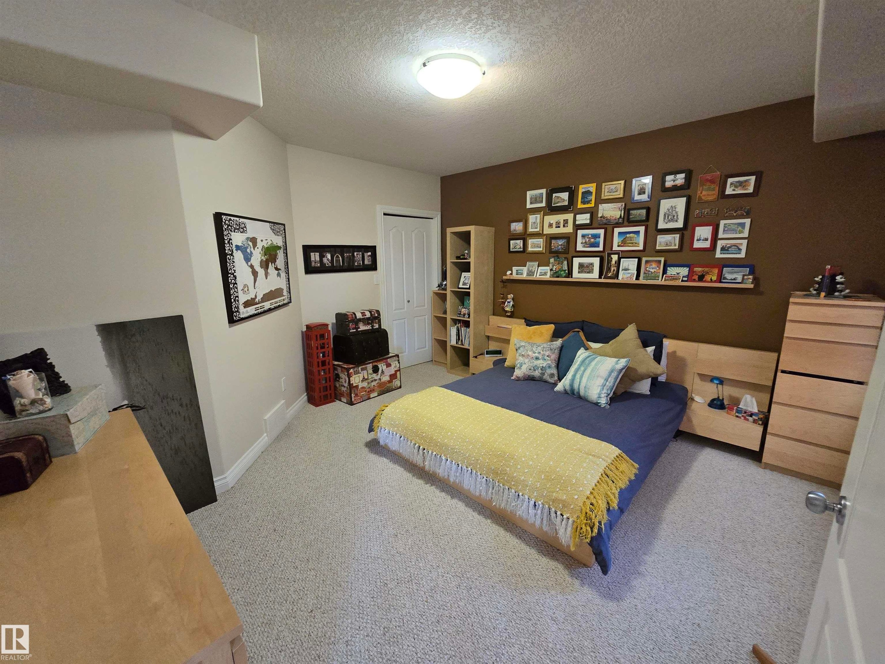 7429 162 Avenue Nw, Edmonton, AB - Indoor Photo Showing Bedroom