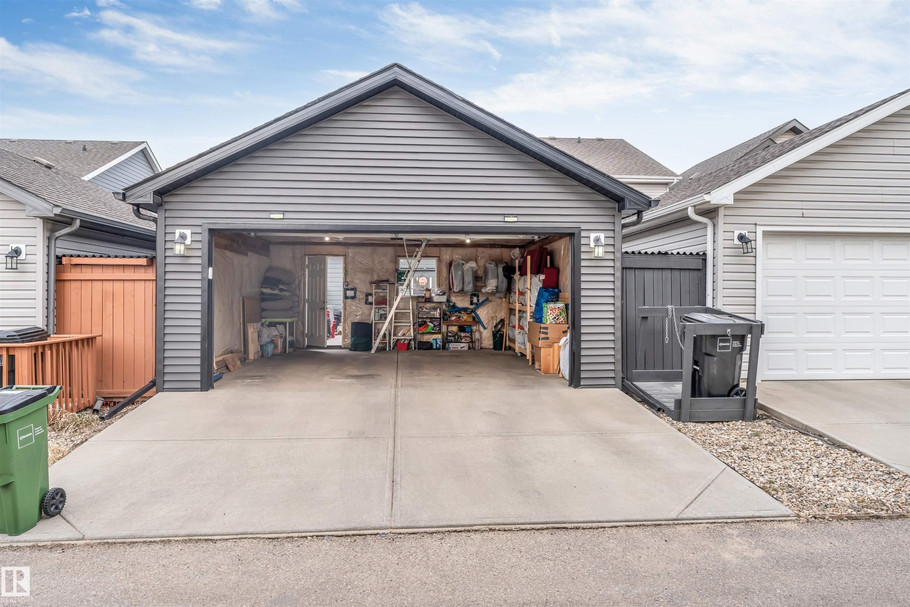 Detached garage with horizontal vinyl siding and a single overhead door - 2652 Maple Way, Edmonton, AB - Outdoor With Exterior