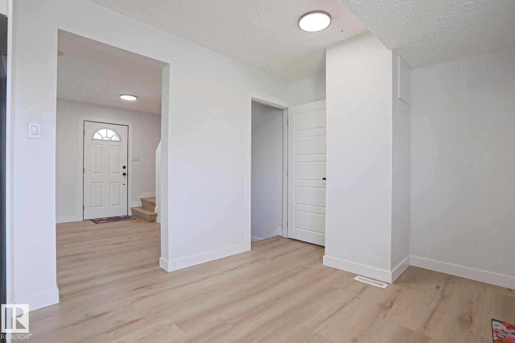 32 Habitat Crescent, Edmonton, AB - Indoor Photo Showing Other Room