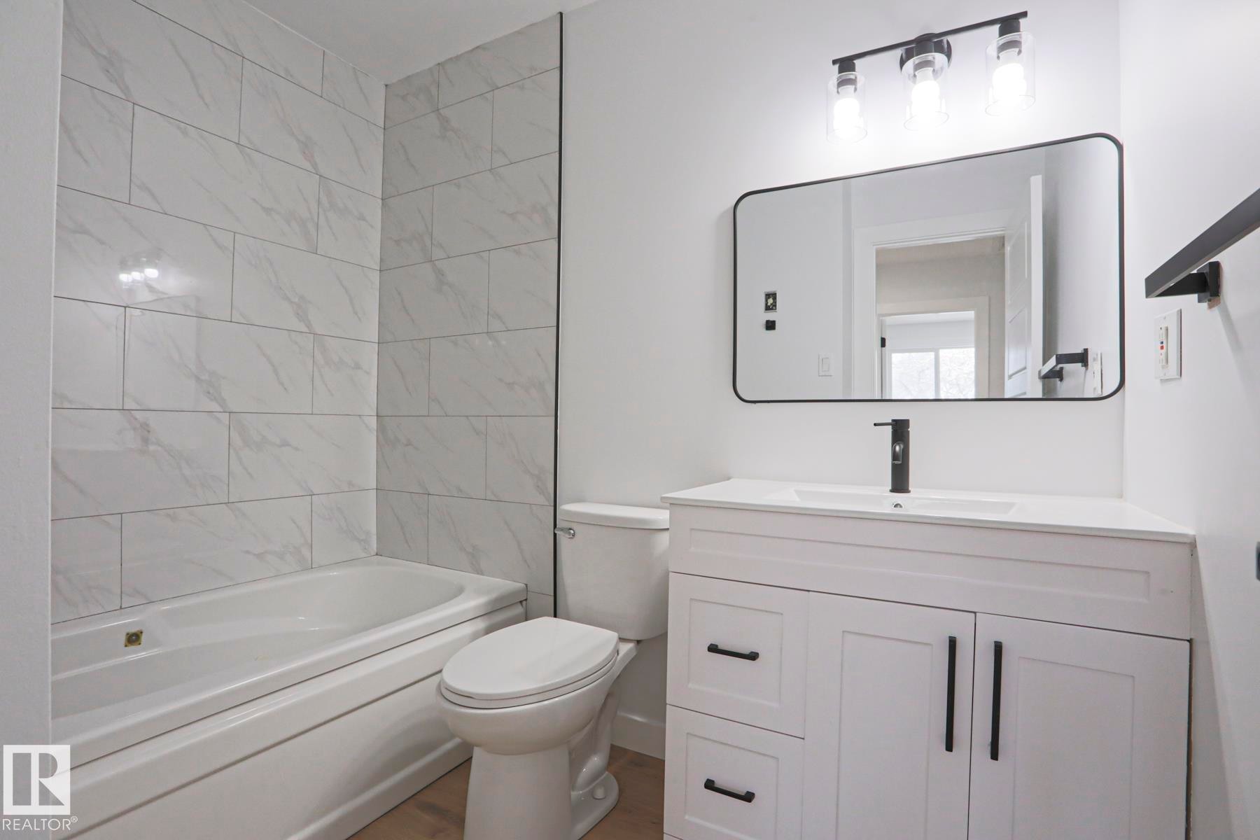 32 Habitat Crescent, Edmonton, AB - Indoor Photo Showing Bathroom