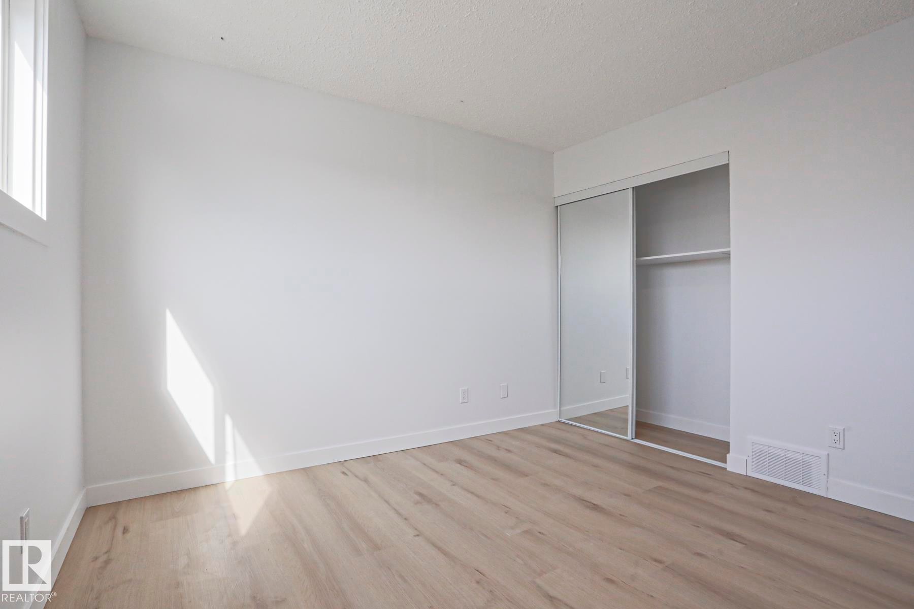 32 Habitat Crescent, Edmonton, AB - Indoor Photo Showing Other Room