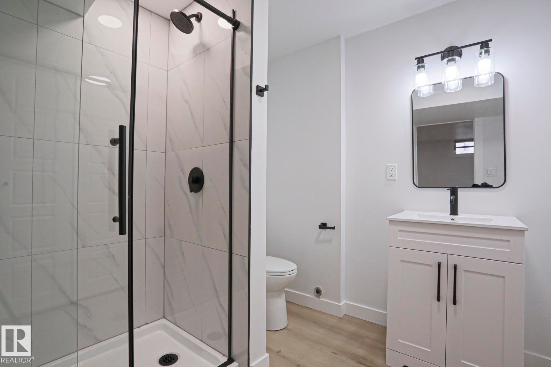 32 Habitat Crescent, Edmonton, AB - Indoor Photo Showing Bathroom