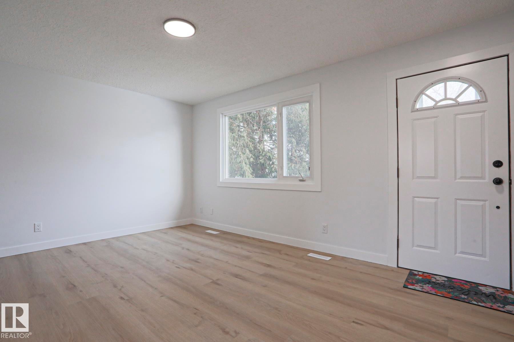 32 Habitat Crescent, Edmonton, AB - Indoor Photo Showing Other Room