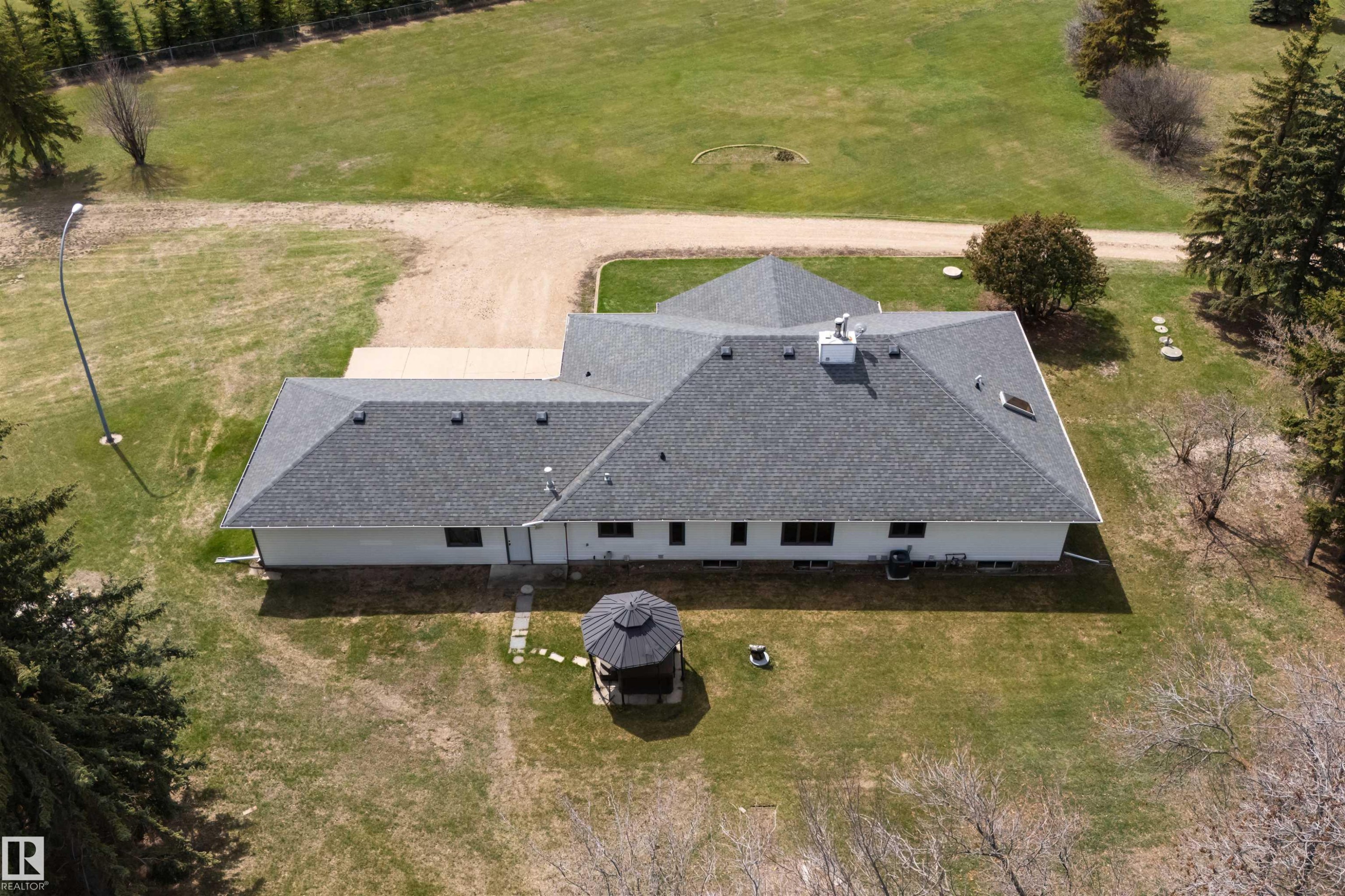 Expansive property featuring a white exterior, gray shingle roofing, and multiple windows - 19403 Fort Road, Edmonton, AB - Outdoor