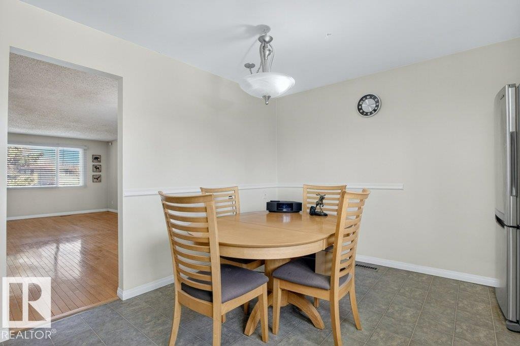882 Knottwood Road S, Edmonton, AB - Indoor Photo Showing Dining Room