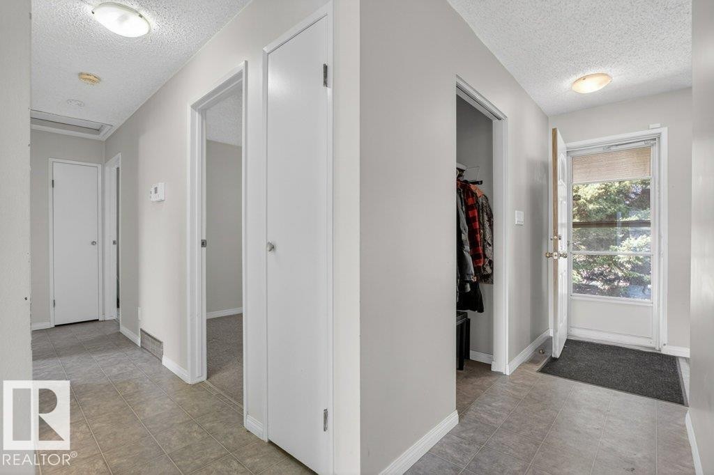 882 Knottwood Road S, Edmonton, AB - Indoor Photo Showing Other Room