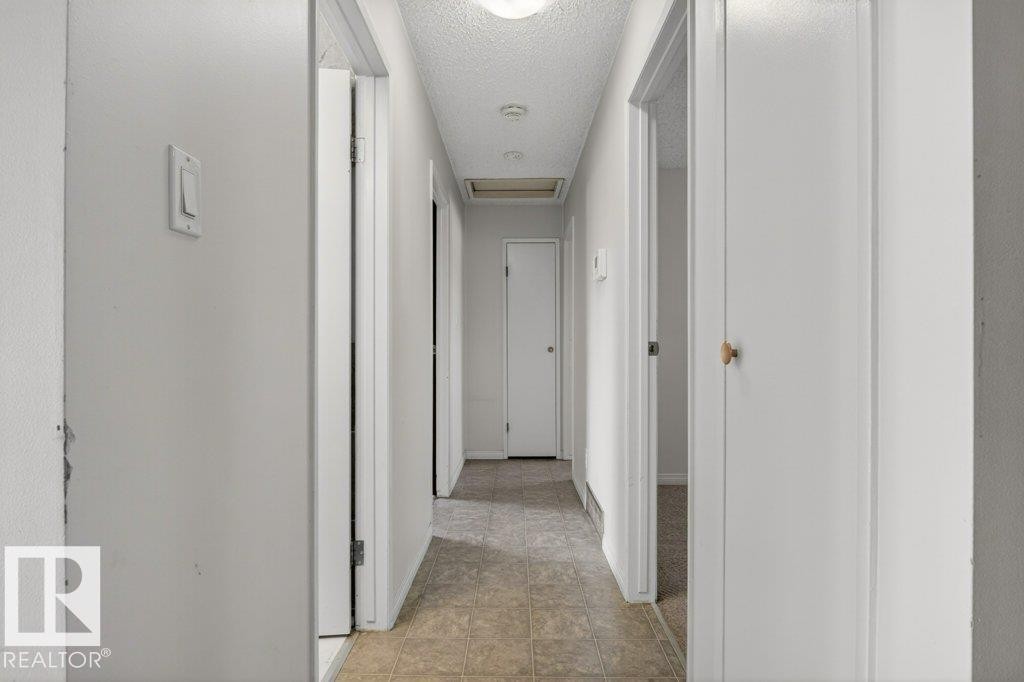 882 Knottwood Road S, Edmonton, AB - Indoor Photo Showing Other Room