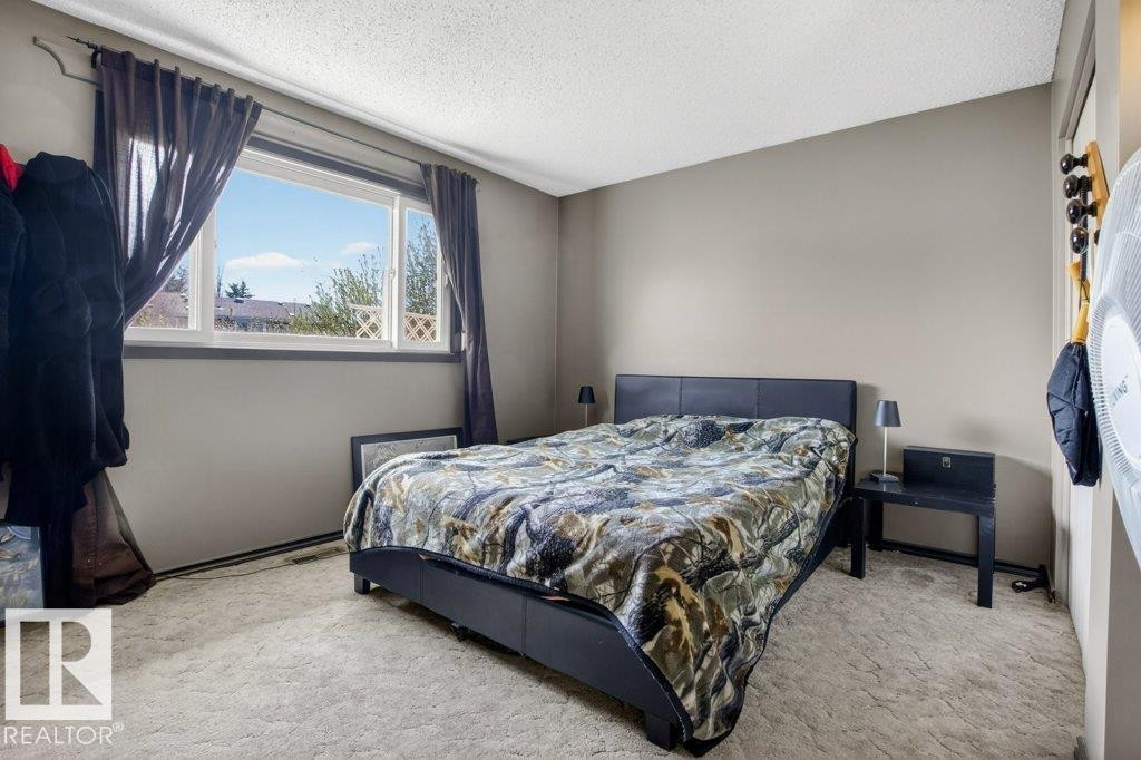 882 Knottwood Road S, Edmonton, AB - Indoor Photo Showing Bedroom