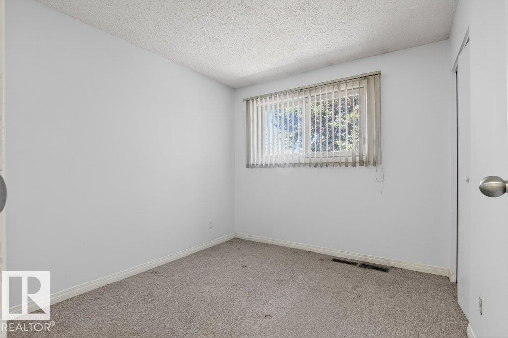 882 Knottwood Road S, Edmonton, AB - Indoor Photo Showing Other Room