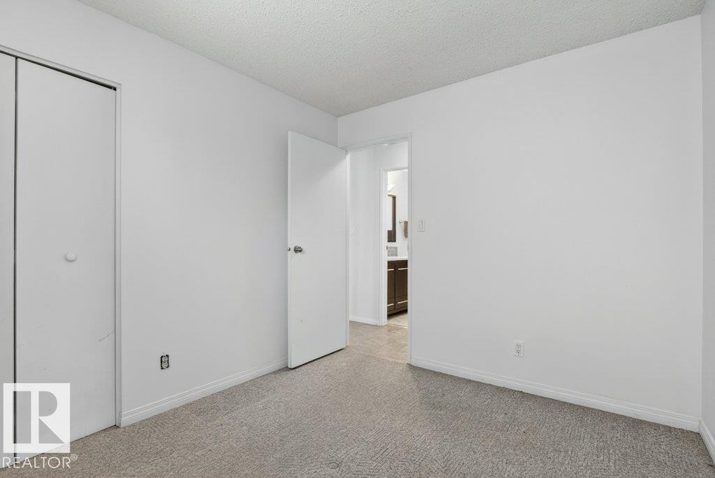 882 Knottwood Road S, Edmonton, AB - Indoor Photo Showing Other Room