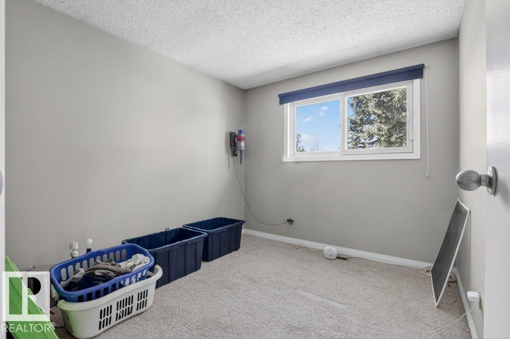 882 Knottwood Road S, Edmonton, AB - Indoor Photo Showing Other Room