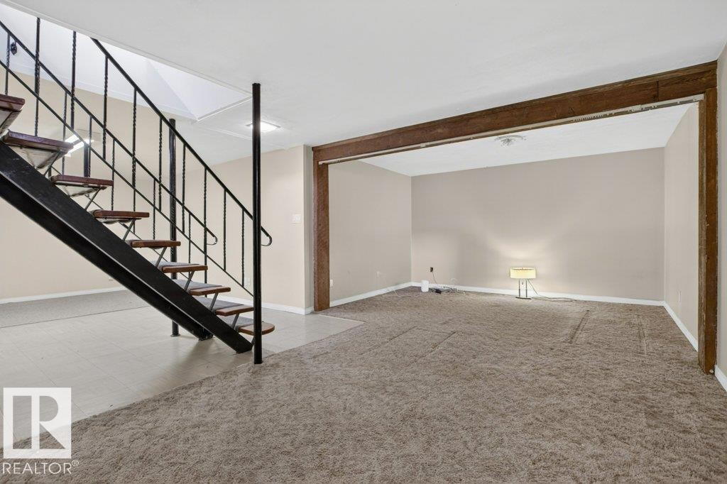 882 Knottwood Road S, Edmonton, AB - Indoor Photo Showing Other Room