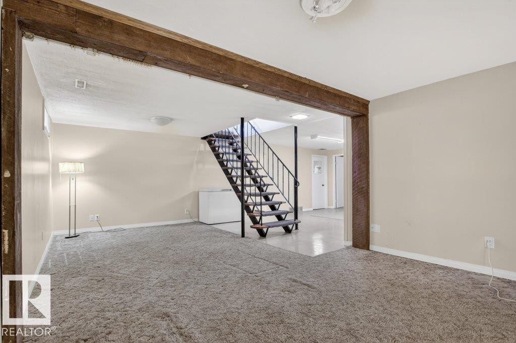 882 Knottwood Road S, Edmonton, AB - Indoor Photo Showing Other Room