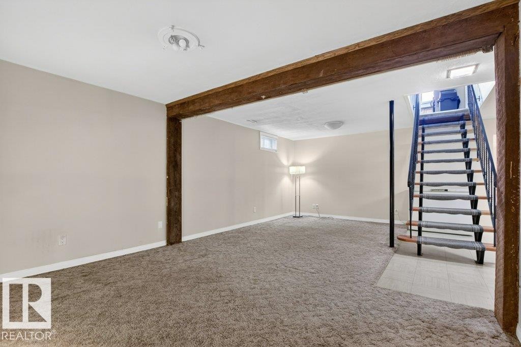 882 Knottwood Road S, Edmonton, AB - Indoor Photo Showing Other Room