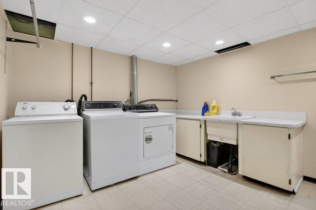 882 Knottwood Road S, Edmonton, AB - Indoor Photo Showing Laundry Room