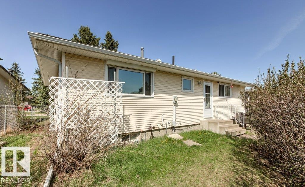882 Knottwood Road S, Edmonton, AB - Outdoor