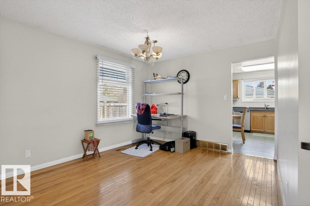 882 Knottwood Road S, Edmonton, AB - Indoor