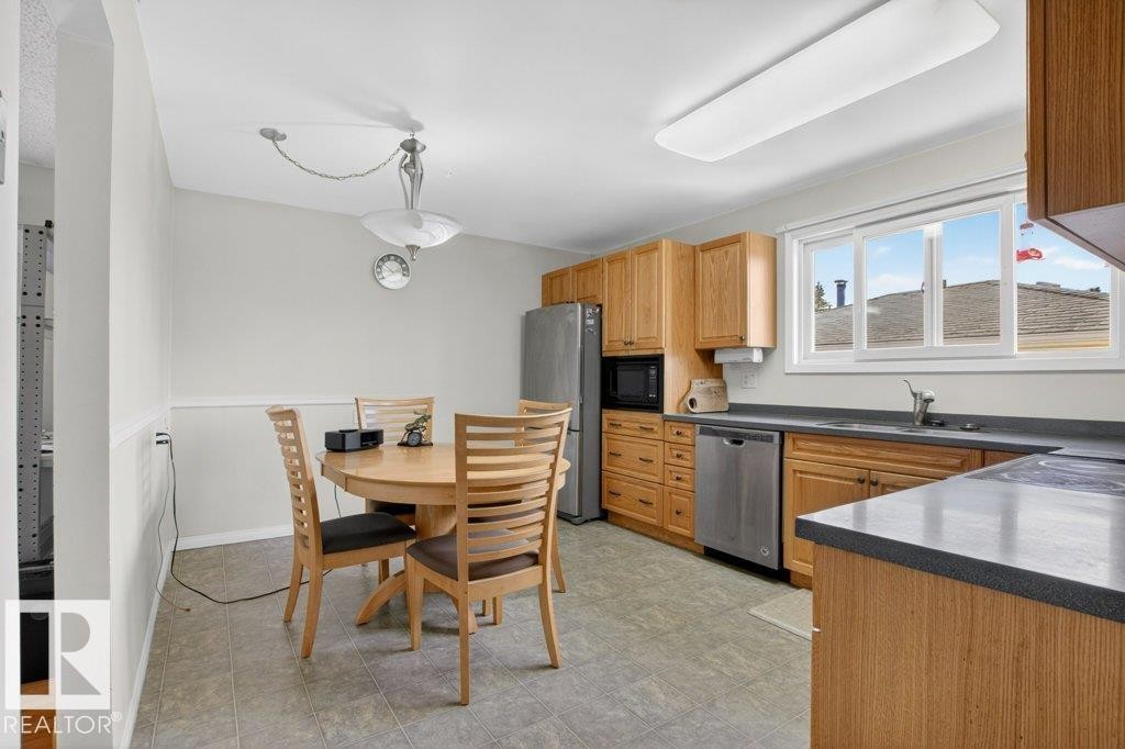 882 Knottwood Road S, Edmonton, AB - Indoor