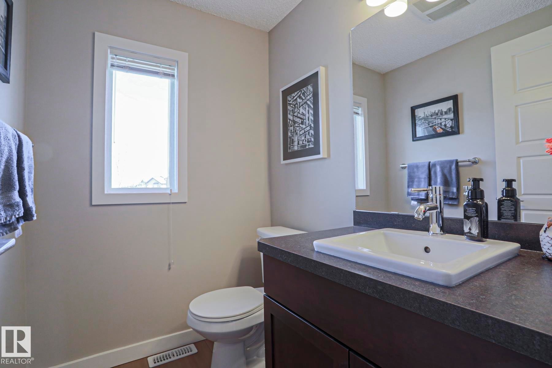 Main floor 2 piece - 1622 33A Street Nw, Edmonton, AB - Indoor Photo Showing Bathroom