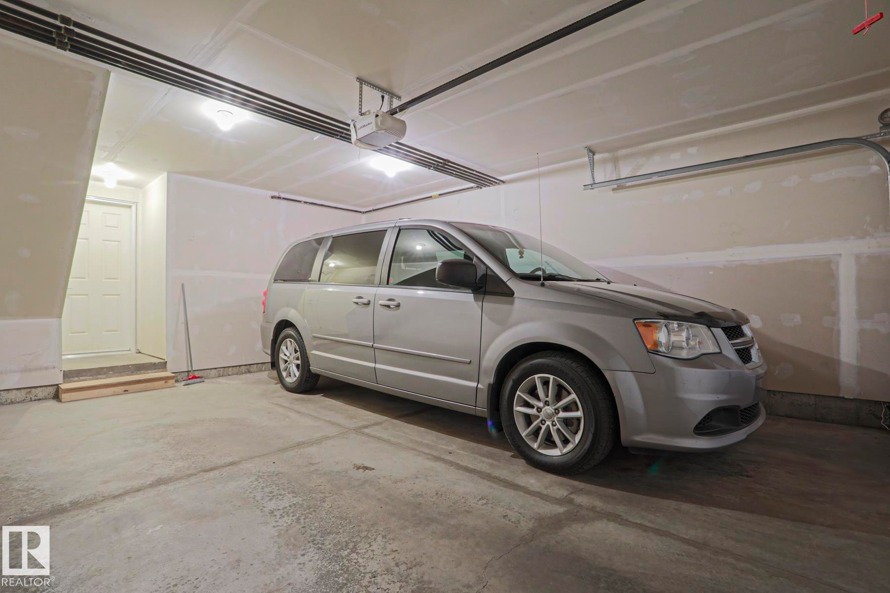 Lots of room for 2 vehicle and storage - 1622 33A Street Nw, Edmonton, AB - Indoor Photo Showing Garage