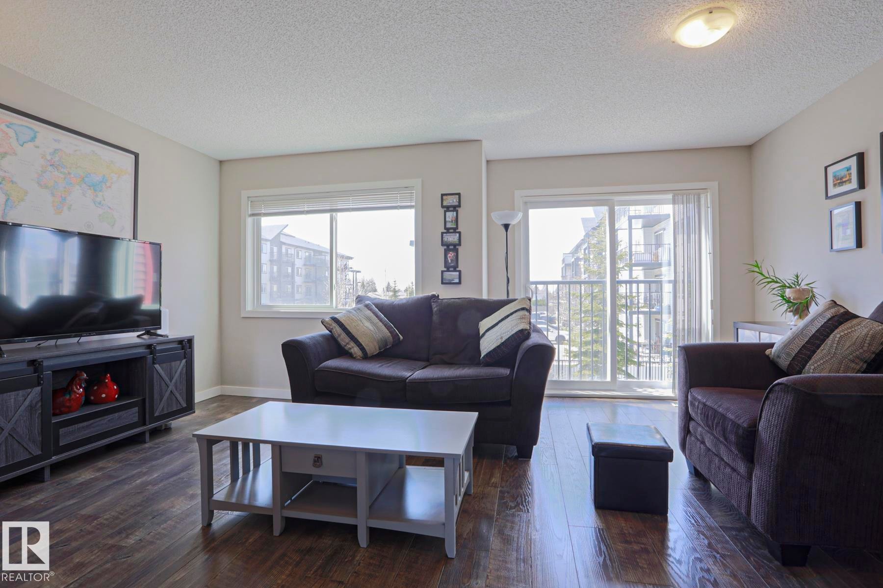 Excellent use of space for a comfortable living area - 1622 33A Street Nw, Edmonton, AB - Indoor Photo Showing Living Room