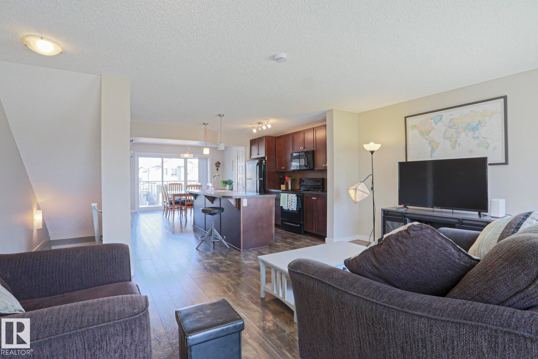 Open-concept living area to the kitchen - 1622 33A Street Nw, Edmonton, AB - Indoor Photo Showing Living Room