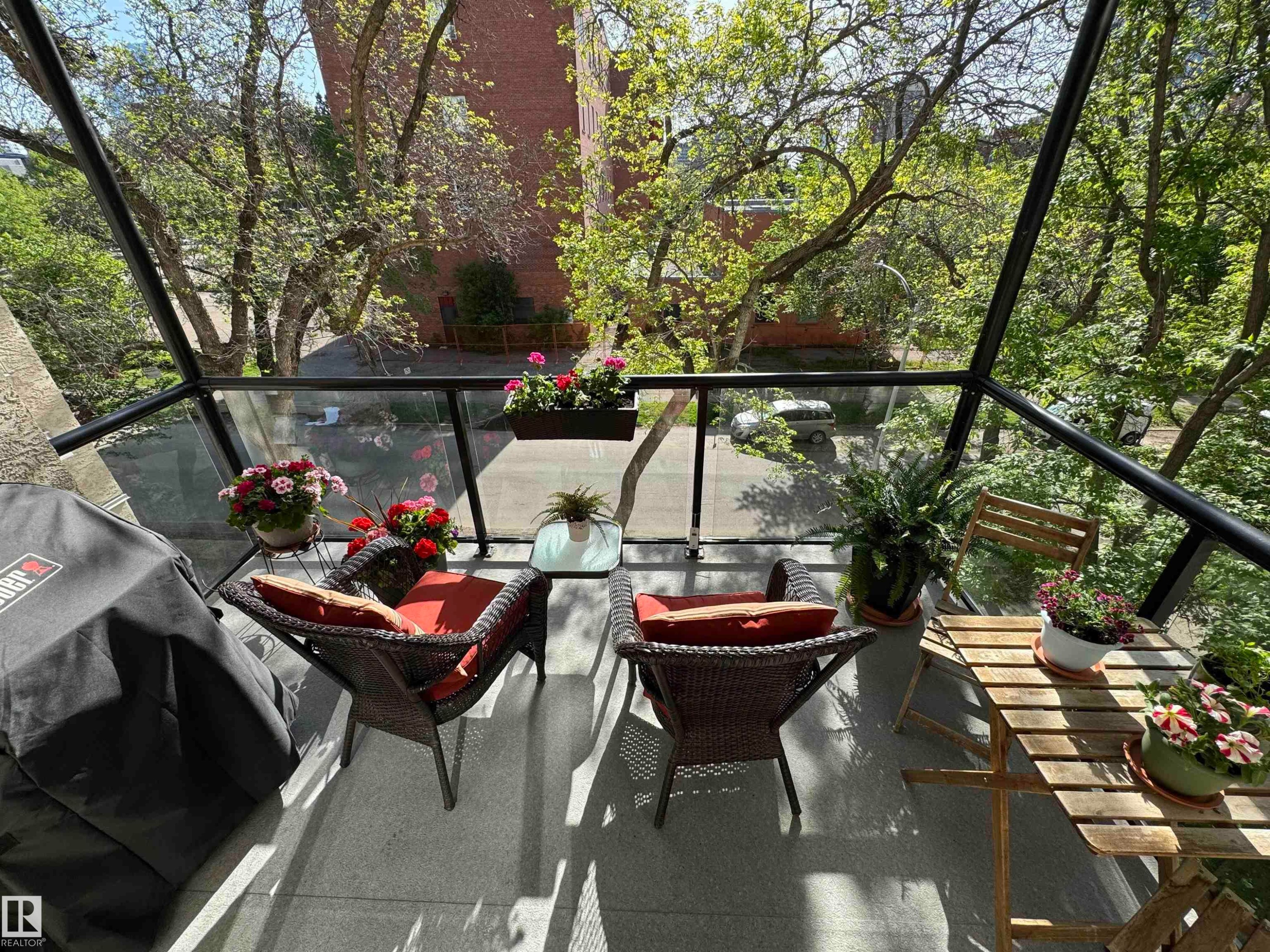 303 9828 112 Street, Edmonton, AB - Outdoor