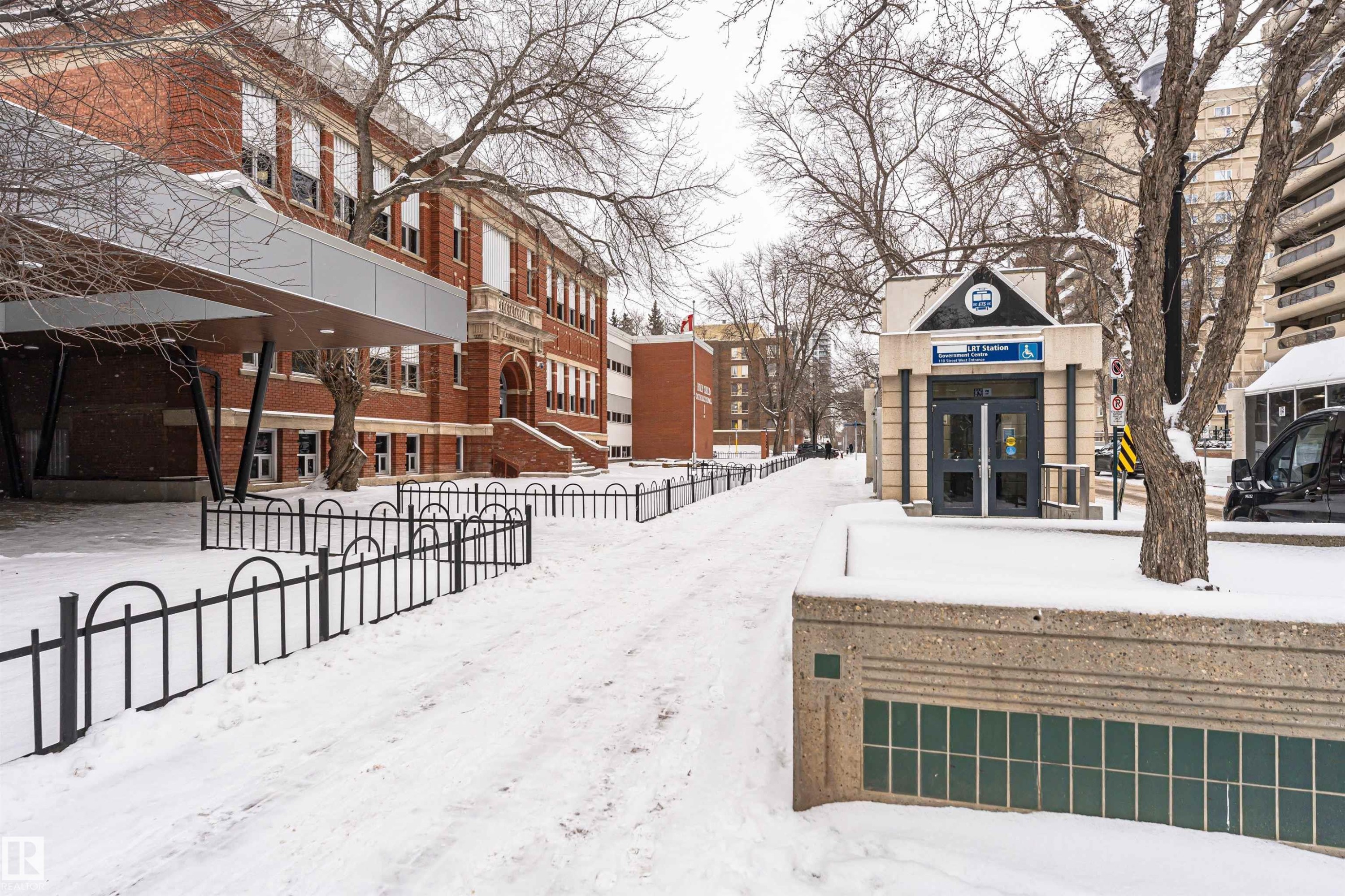 303 9828 112 Street, Edmonton, AB - Outdoor