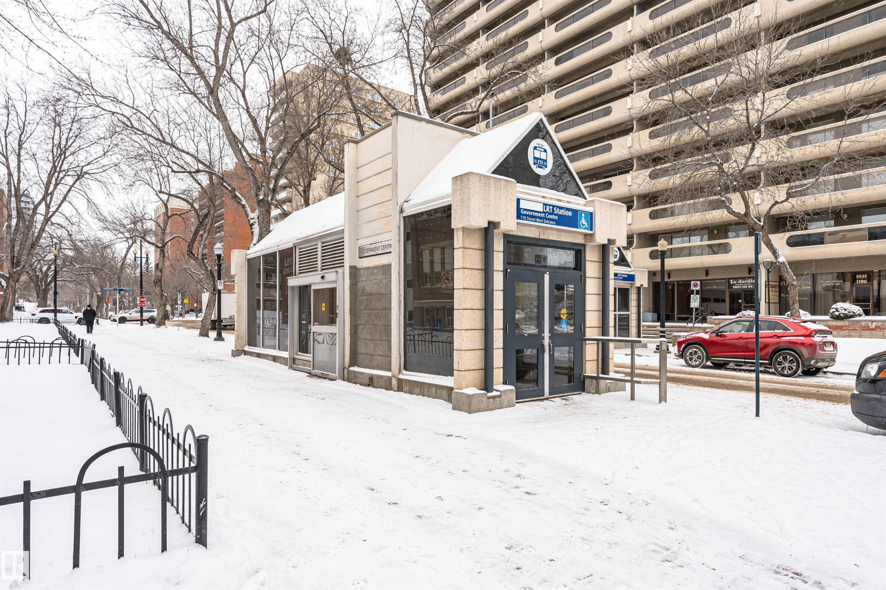 303 9828 112 Street, Edmonton, AB - Outdoor