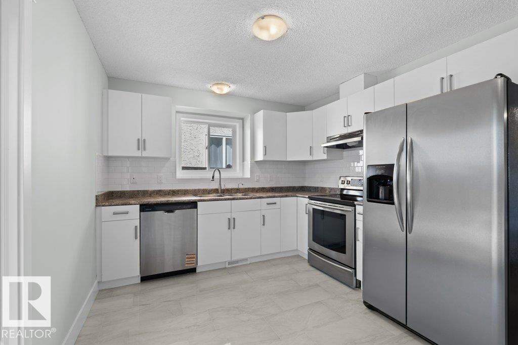 4209 25 Avenue, Edmonton, AB - Indoor Photo Showing Kitchen