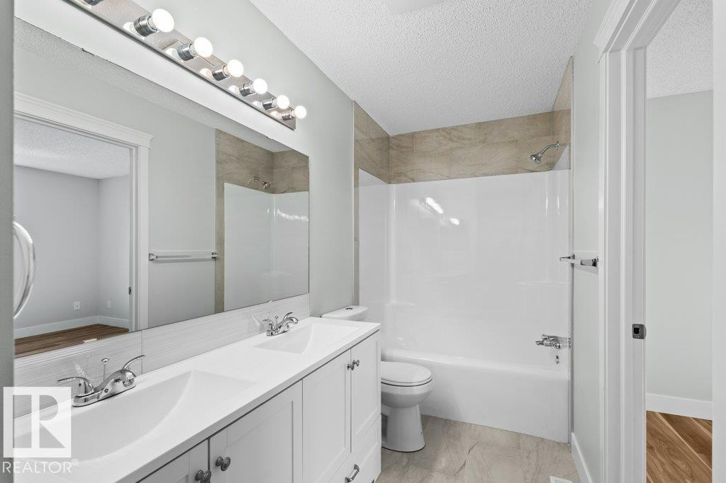 4209 25 Avenue, Edmonton, AB - Indoor Photo Showing Bathroom