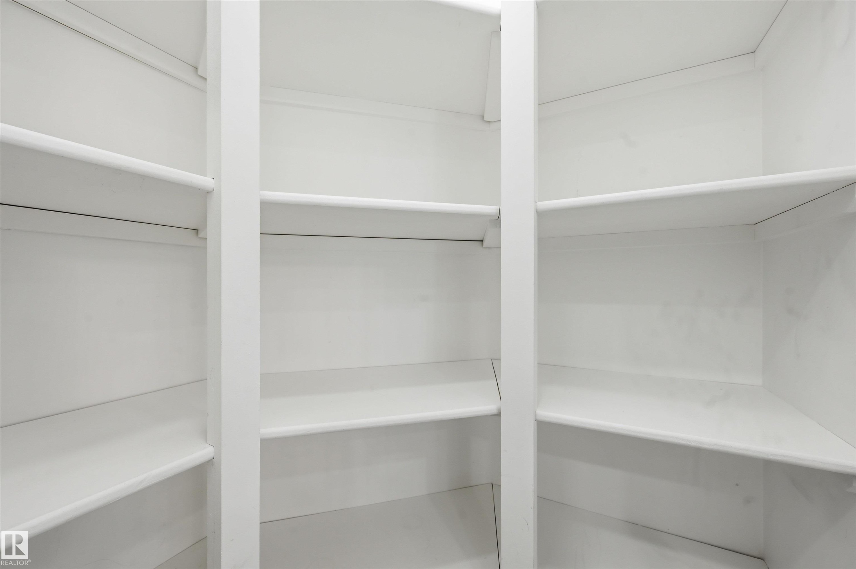 926 Thompson Place, Edmonton, AB - Indoor With Storage