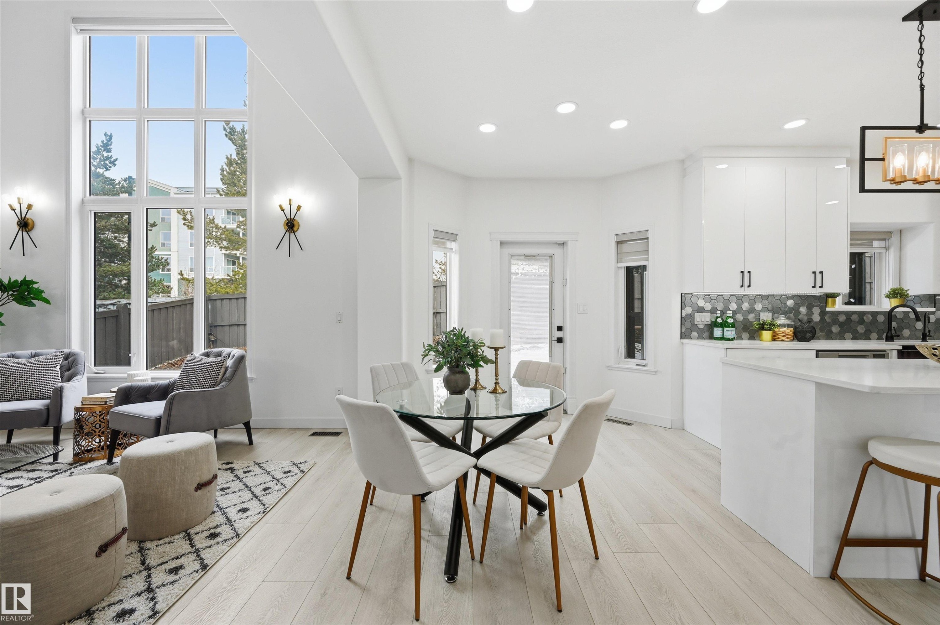 926 Thompson Place, Edmonton, AB - Indoor