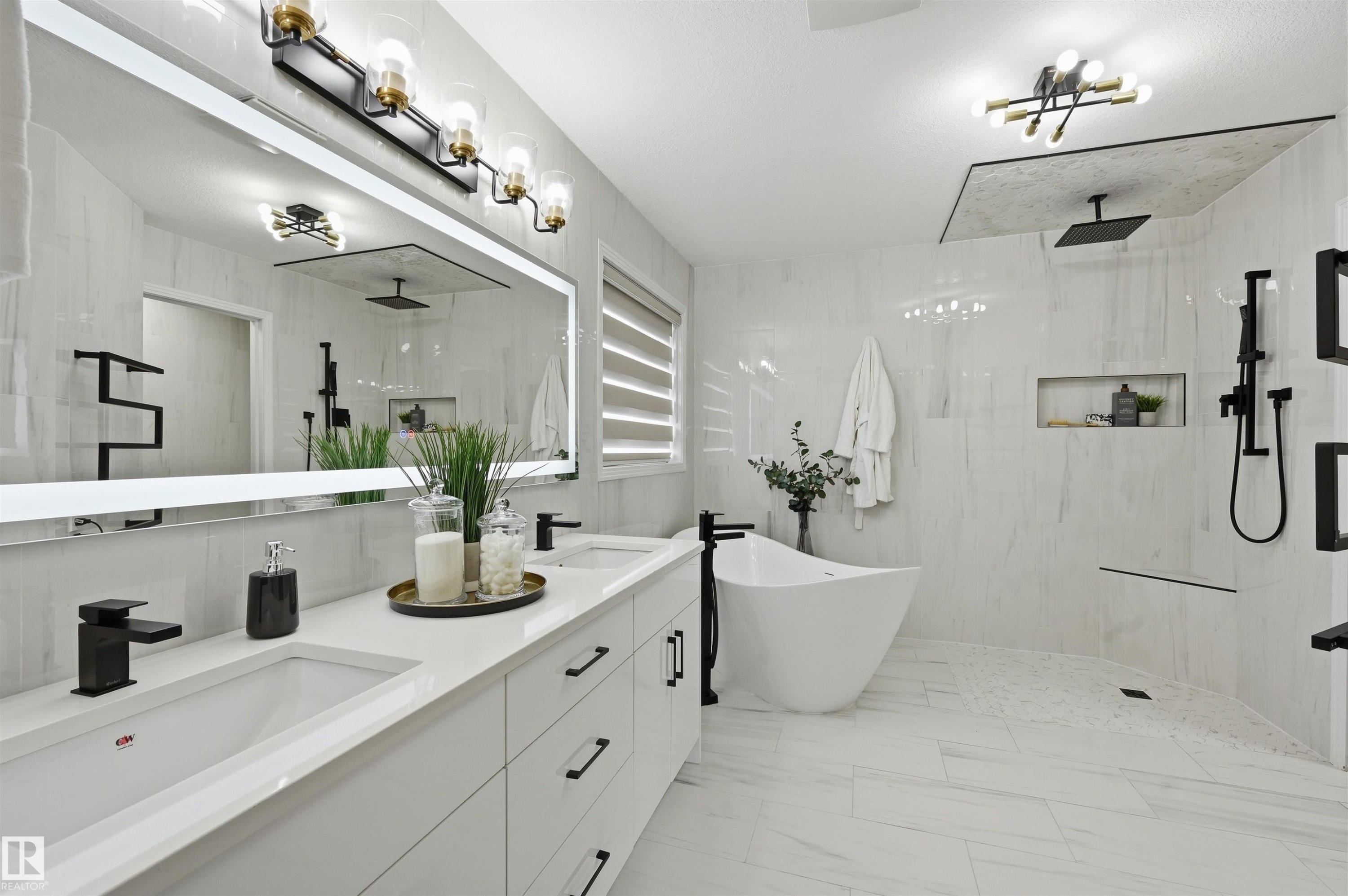 926 Thompson Place, Edmonton, AB - Indoor Photo Showing Bathroom