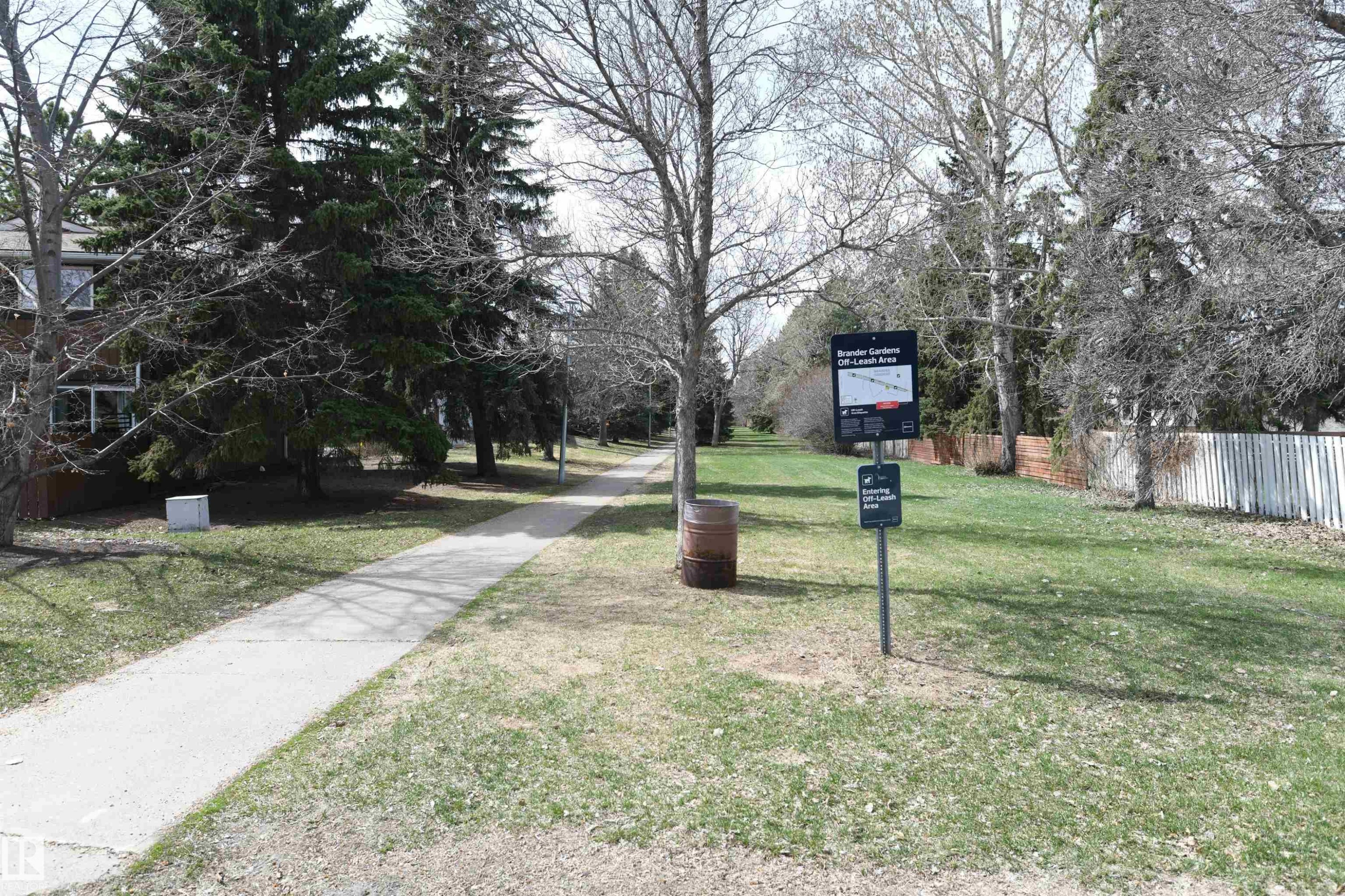 Located in the heart of Brander Gardens, this trail system is literally out your door, and ready for you to explore - 5823 Riverbend Road, Edmonton, AB - Outdoor