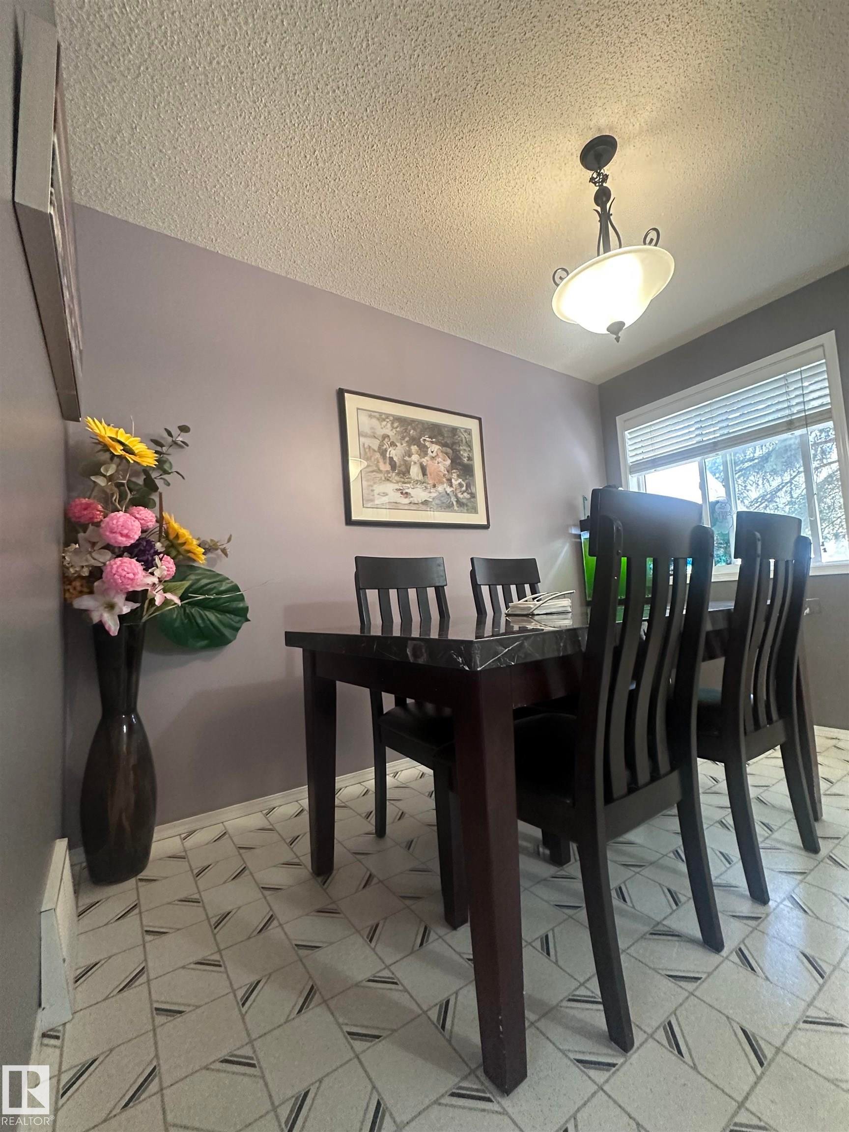 1636 Jamha Road, Edmonton, AB - Indoor Photo Showing Dining Room